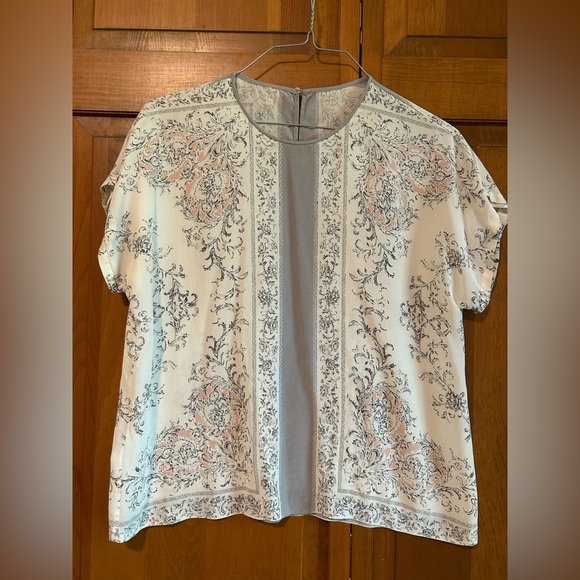 Silk top women’s medium blouse, cream, grey, and light pink, keyhole button back - Picture 2 of 5